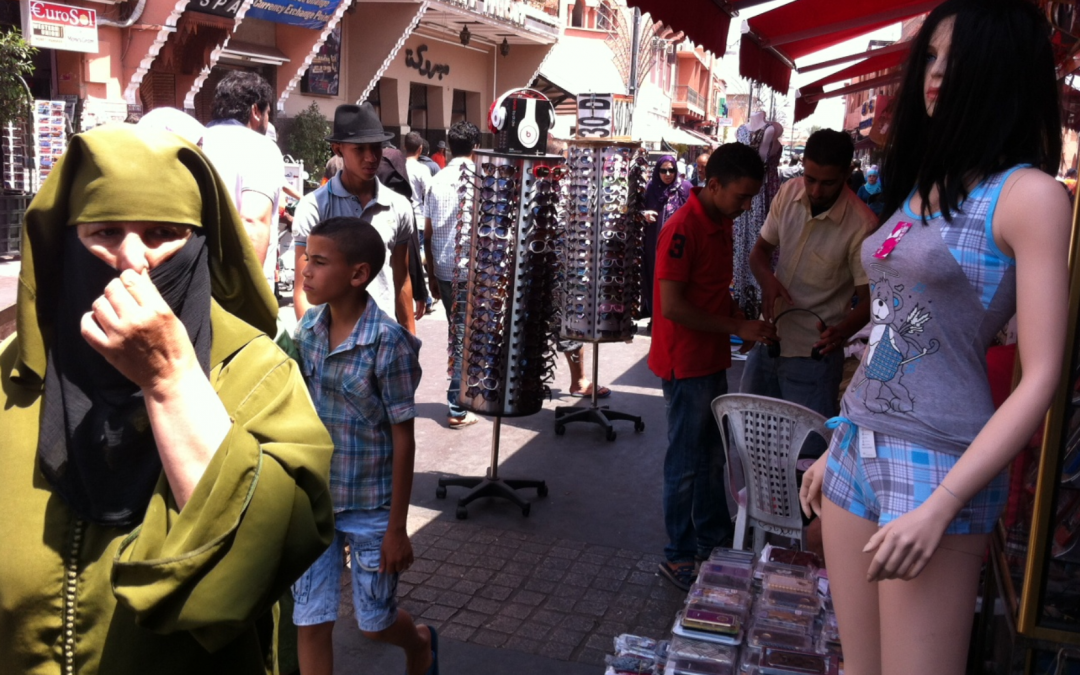 Postal. LOS CONTRASTES DEL ZOCO