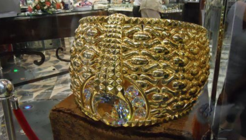 Postales arábigas (1). UN ANILLO DE ORO DE 50,6 KILOS